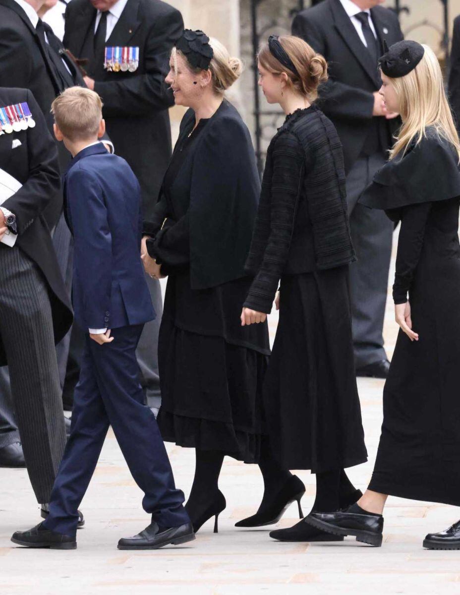Laura, la discreta hermanastra de los príncipes William y Harry