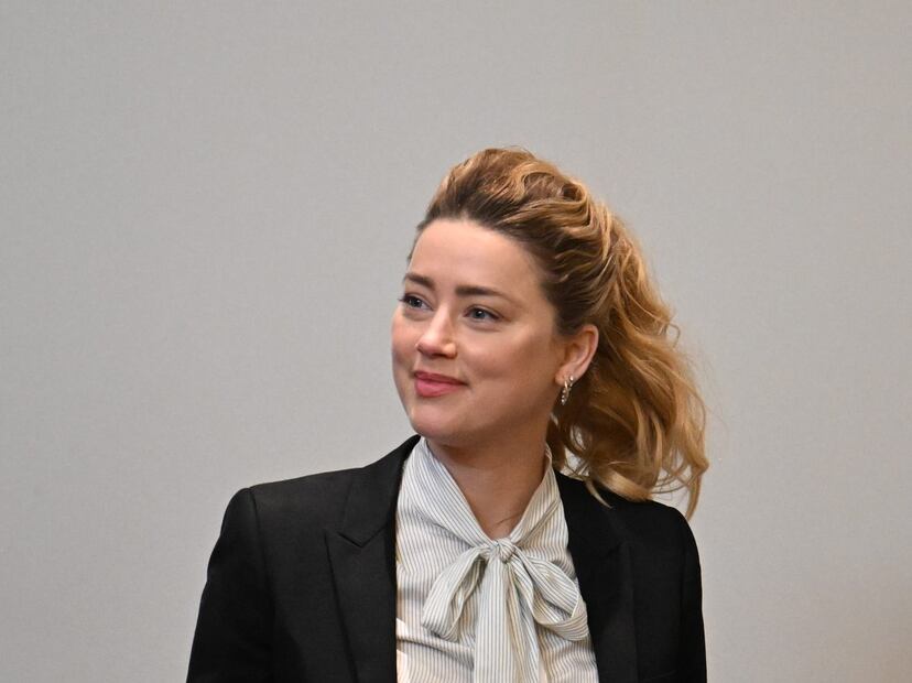 Médico de Johnny Depp revela que un pedazo de dedo del actor salió volando tras pleito con Amber Heard