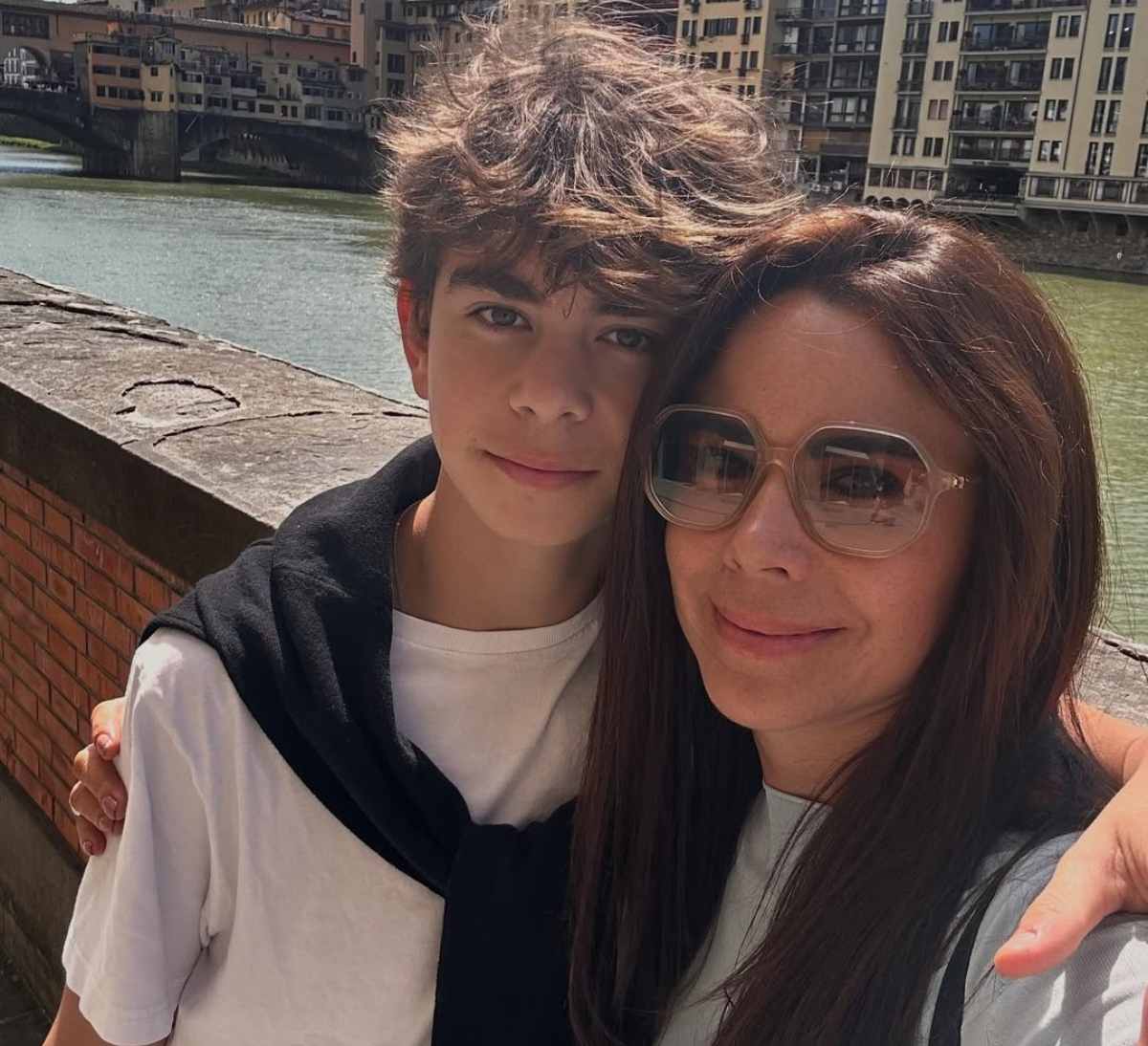 Paola Rojas junto a su hijo Leonardo / Foto: Instagram @paolarojas