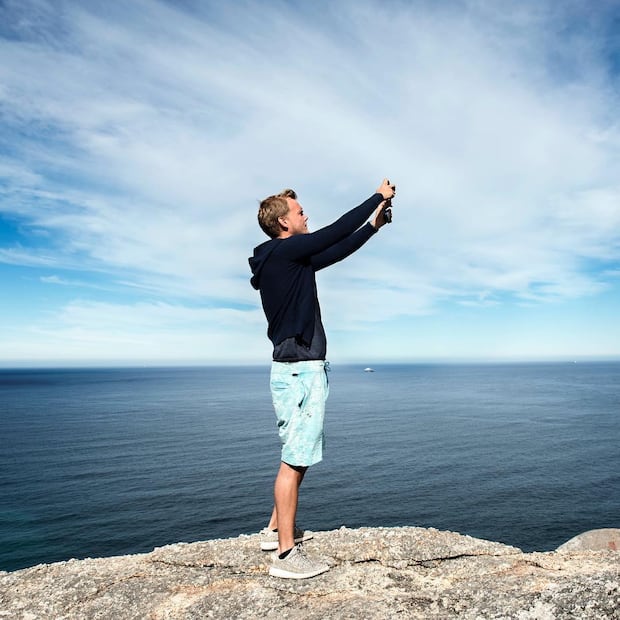 Publican video póstumo con clips que Avicii tomó con su teléfono celular