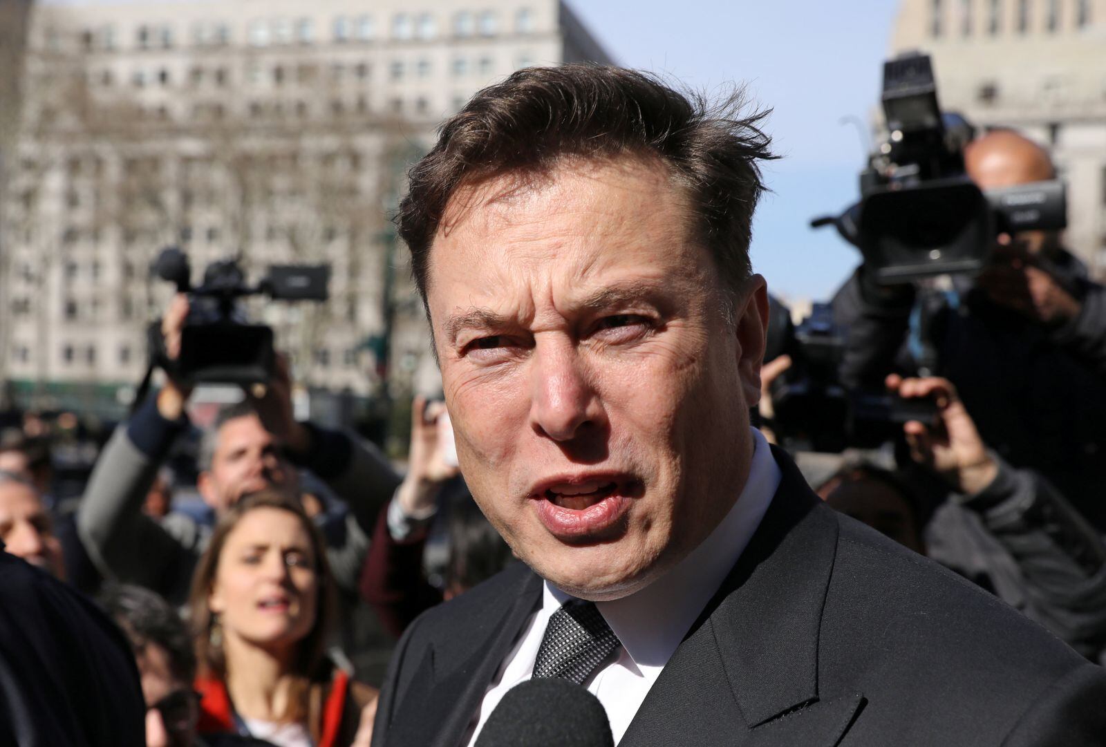 Elon Musk se 'burla' de Jeff Bezos en Twitter 