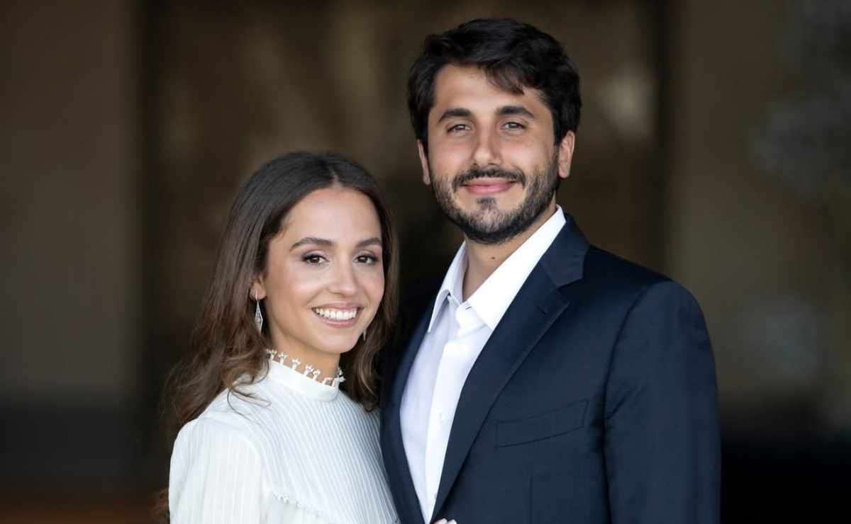 La princesa Iman de Jordania le da la bienvenida a su primera hija
