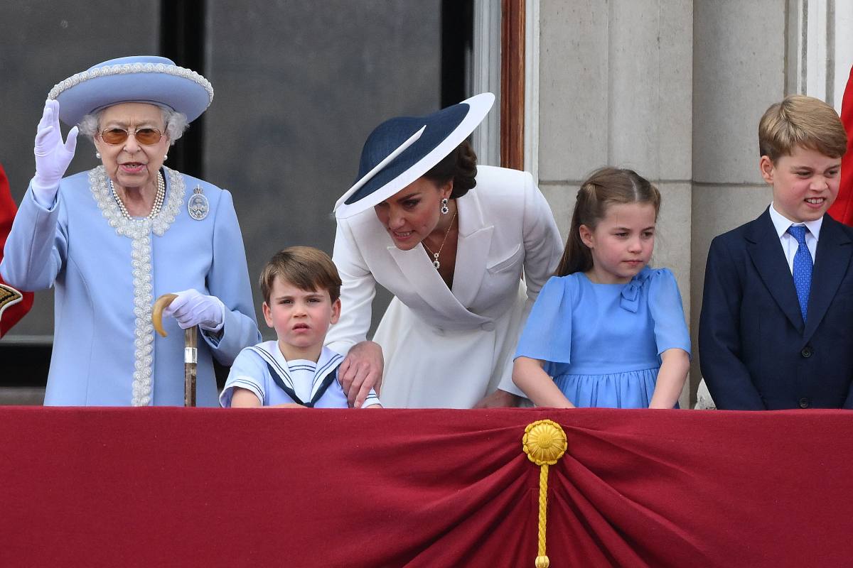 Las caras del príncipe Louis en el Jubileo de Isabel II se roban el show