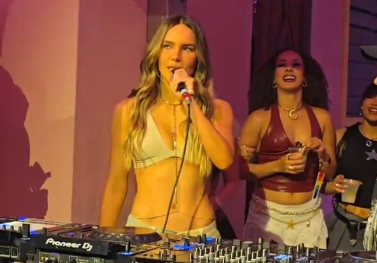 Belinda durante el concierto de Bad Bunny / Foto: Especial