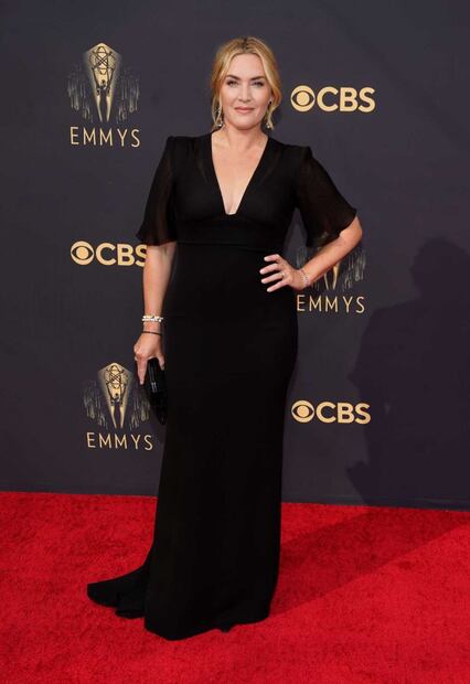 La moda y el glamour en la alfombra roja de los Emmy 2021