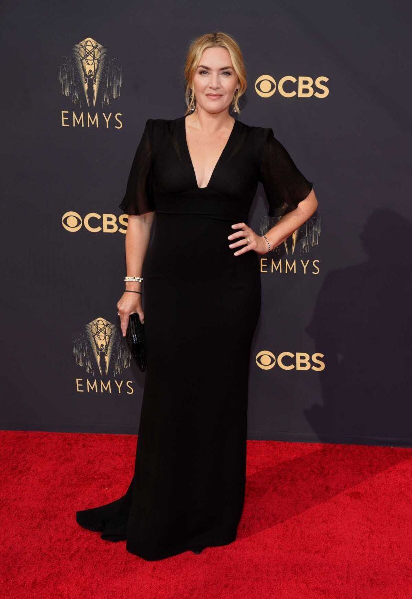 La moda y el glamour en la alfombra roja de los Emmy 2021
