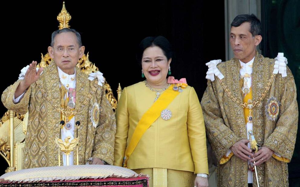 El rey de Tailandia perdona a su amante, que trascendió había muerto