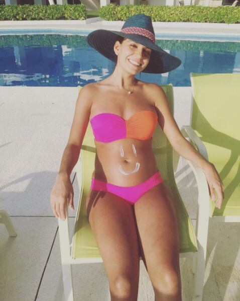 Tania Rincón presume su embarazo en bikini
