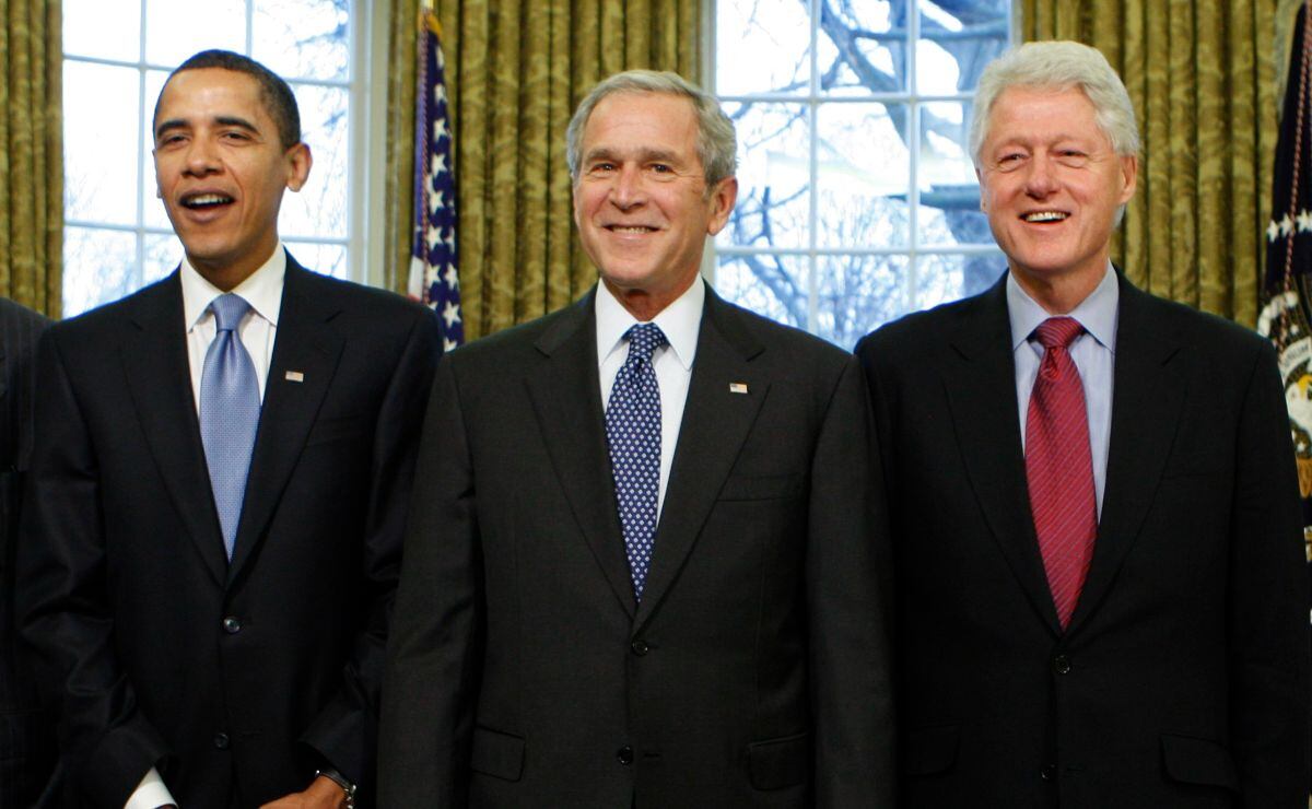 Barack Obama, Bush y Clinton se ofrecen para ponerse la vacuna contra Covid-19