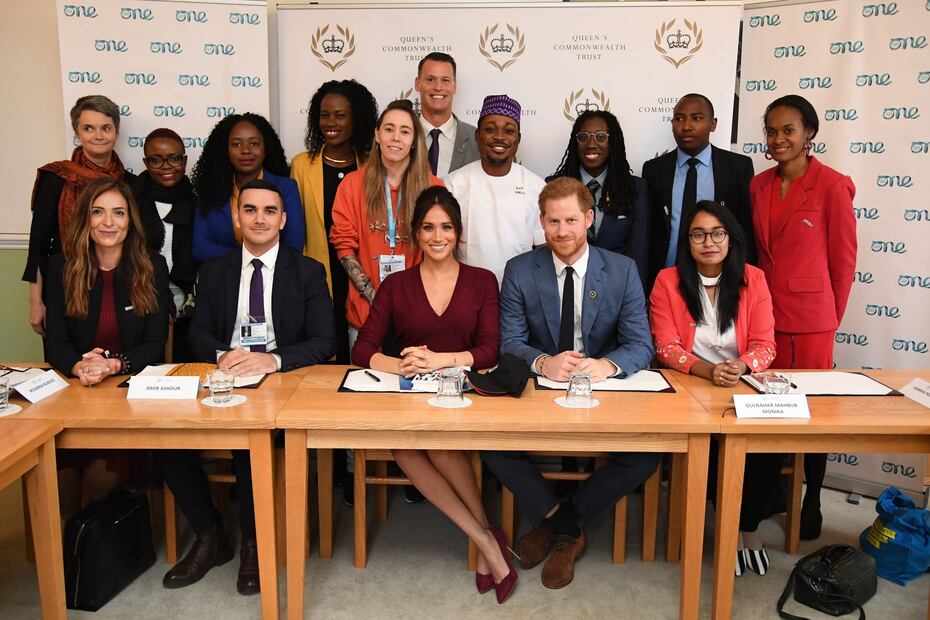 Meghan Markle chic y glamurosa con la falda que la reina Letizia ya lució 