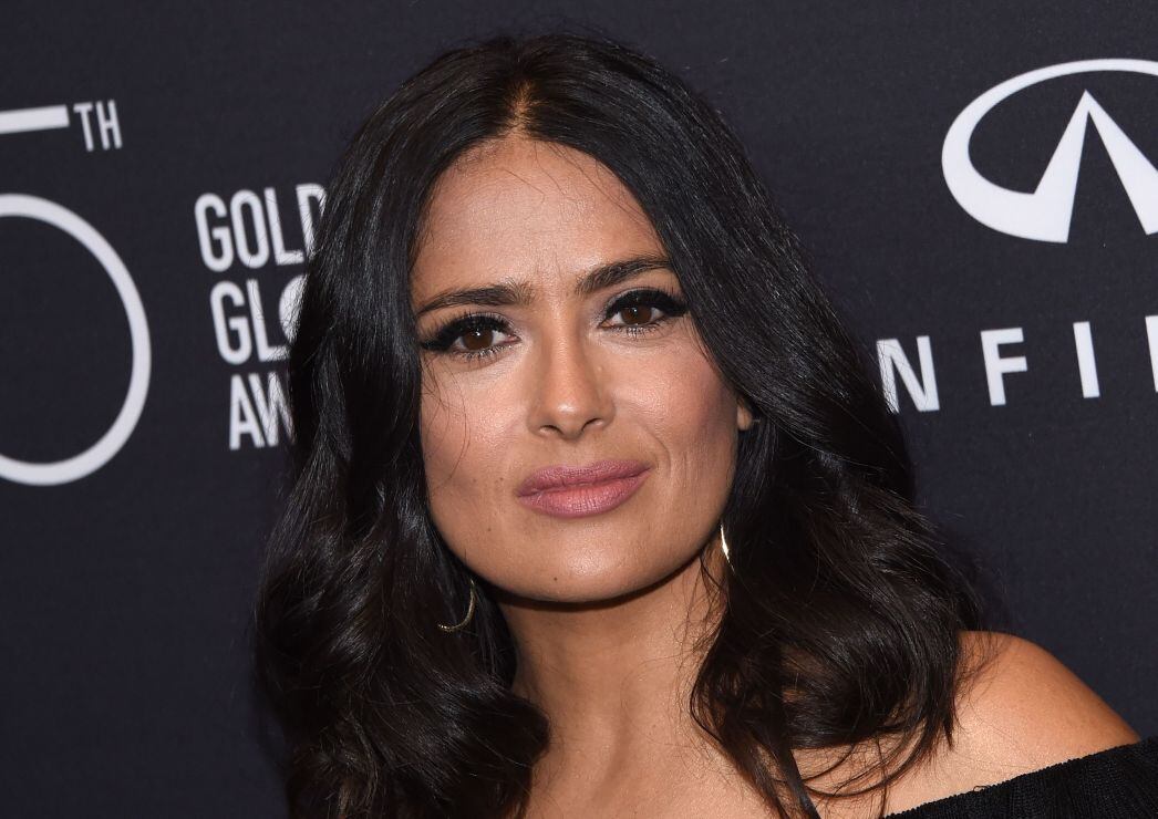 Salma Hayek confiesa que sus senos comenzaron a crecer en la menopausia