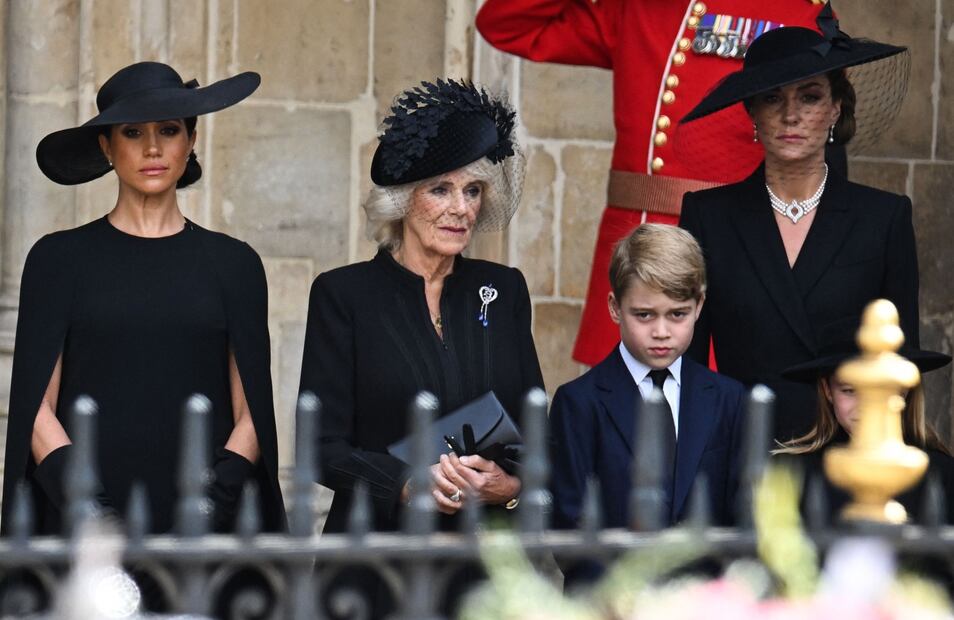 Meghan Markle llora en el funeral de Isabel II de Reino Unido