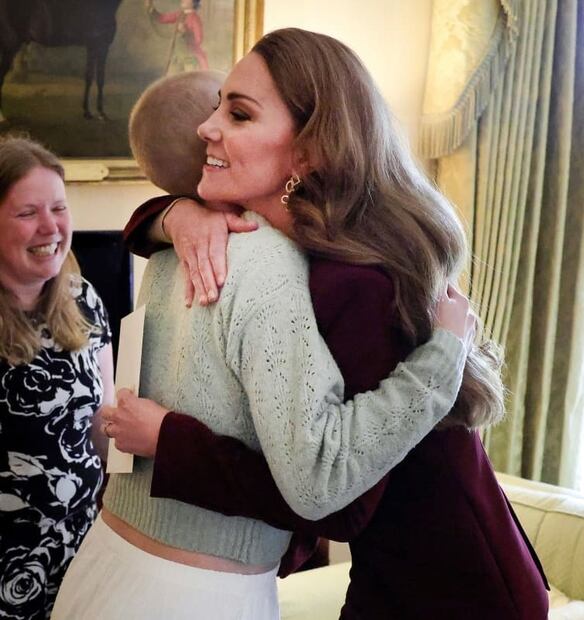 Kate Middleton y el príncipe William con la joven Liz Hutton en Windsor / Foto: Instagram