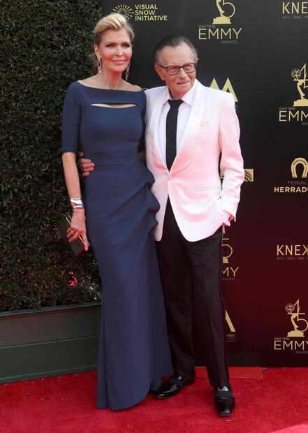 Viuda de Larry King fue sacada del testamento en secreto
