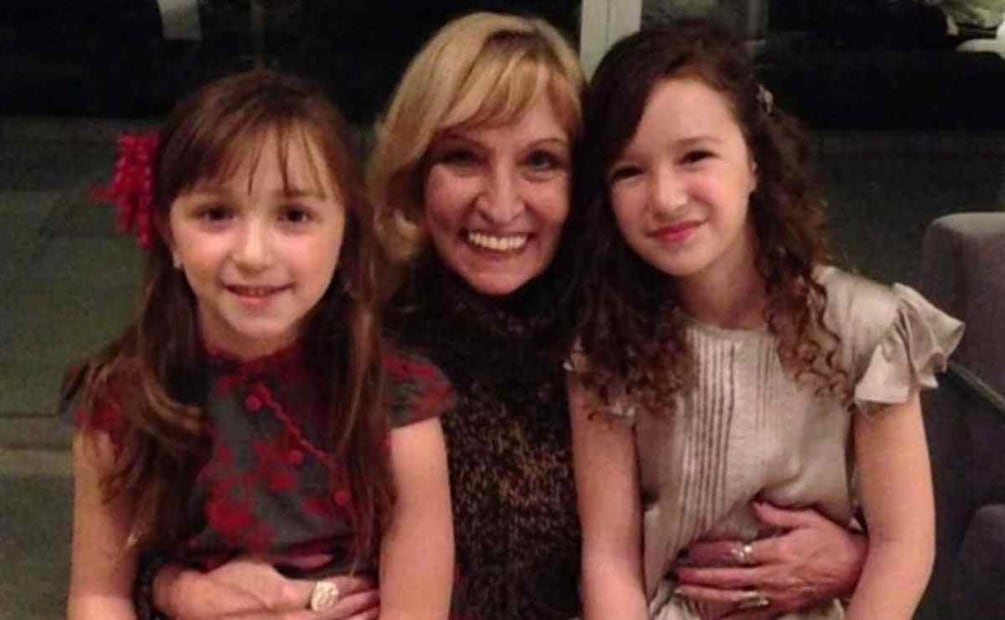 Joannine Myra Milaszenko, mamá de Erik Rubín,  junto a sus nietas Mía y Nina / Foto: Instagram
