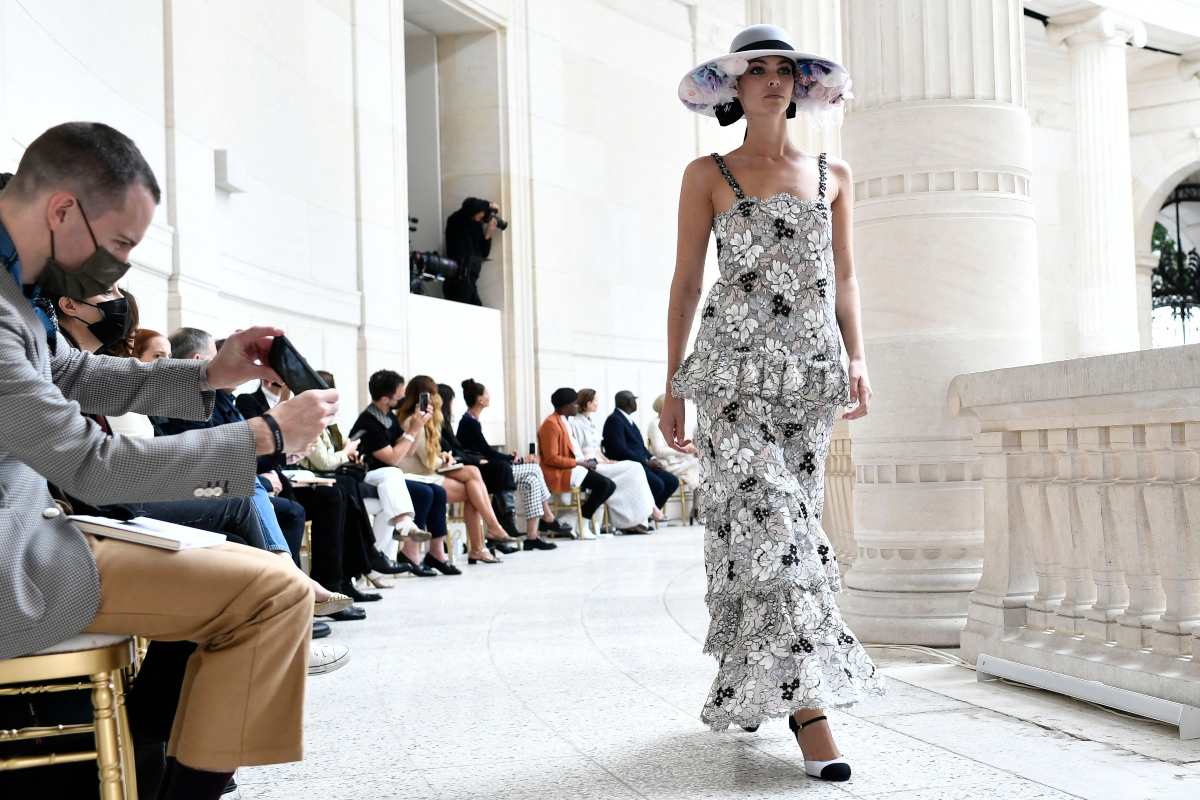 Chanel, Balenciaga y más: las grandes "maisons" vuelven a las pasarelas de moda