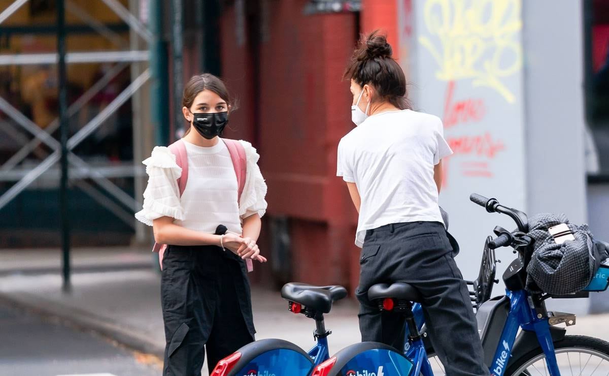 Katie Holmes de paseo en bici con su novio y su hija Suri Cruise