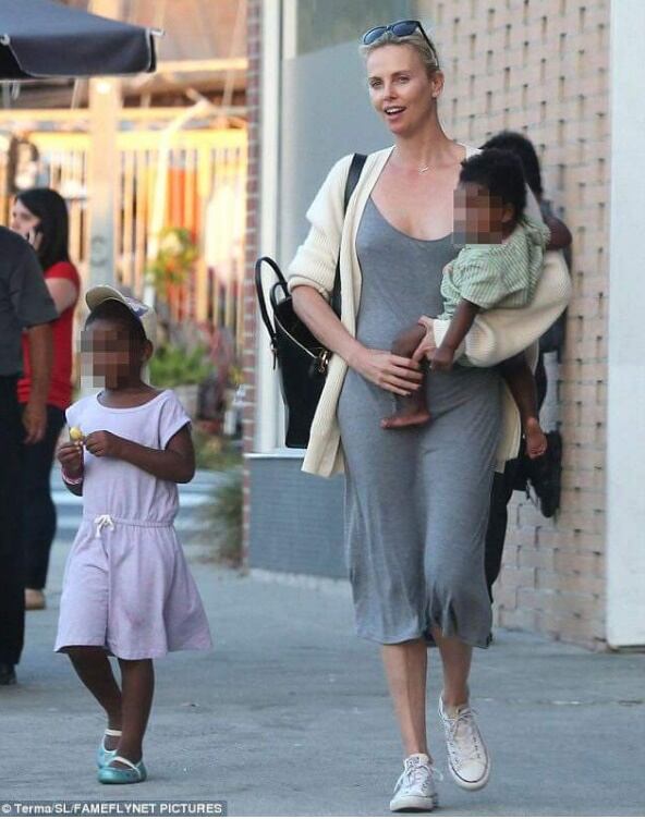 Jackson, hijo de Charlize Theron se disfraza de la princesa de Frozen