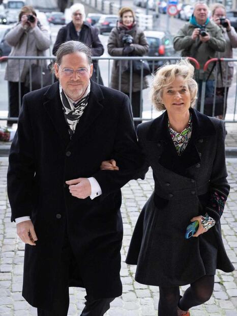 Por primera vez, la princesa Delphine de Bélgica y su padre, el exrey Alberto, se abrazan en público