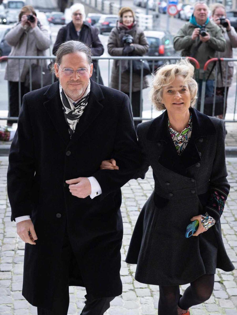 Por primera vez, la princesa Delphine de Bélgica y su padre, el exrey Alberto, se abrazan en público