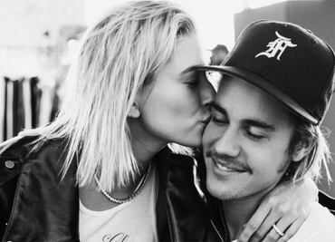 Hailey Baldwin se tatúa por amor: lleva a Justin Bieber en su dedo anular