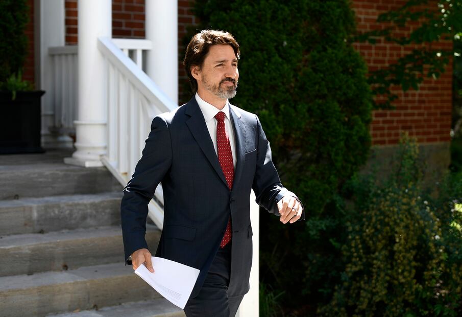 Pamela Anderson ofrece ayuda a Justin Trudeau para ser vegano
