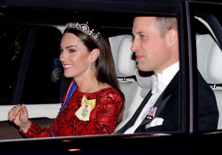 ¿Por qué el rey Carlos III, Kate Middleton y más miembros de la realeza no usan cinturón de seguridad?