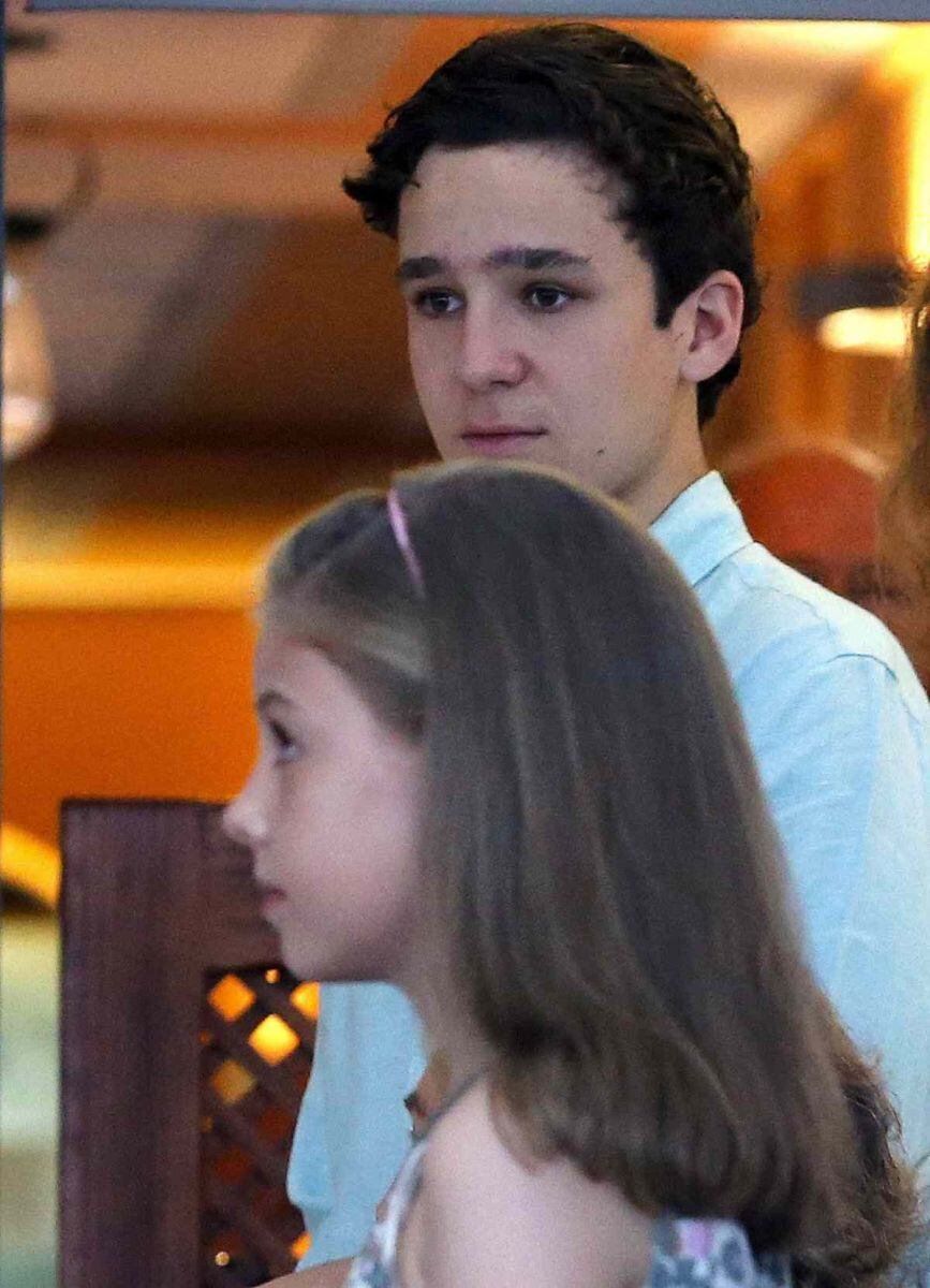 La infanta Elena no para de disgustos, su hijo Froilán implicado en un pleito callejero con navajas
