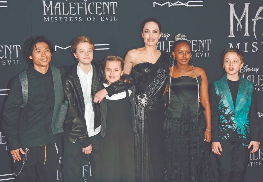 Fotos de Angelina Jolie y sus hijos en la playa conquistan a miles
