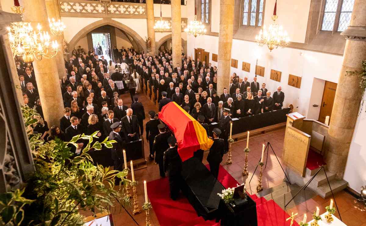 La reina Sofía de España y Carolina de Mónaco asisten al funeral de María de Liechtenstein