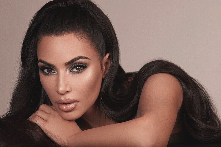 Kim Kardashian comparte foto de su rostro con psoriasis
