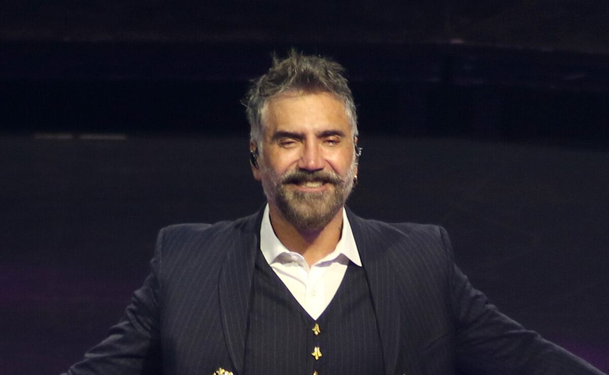 Alejandro Fernández da su primer concierto tras la muerte de su papá