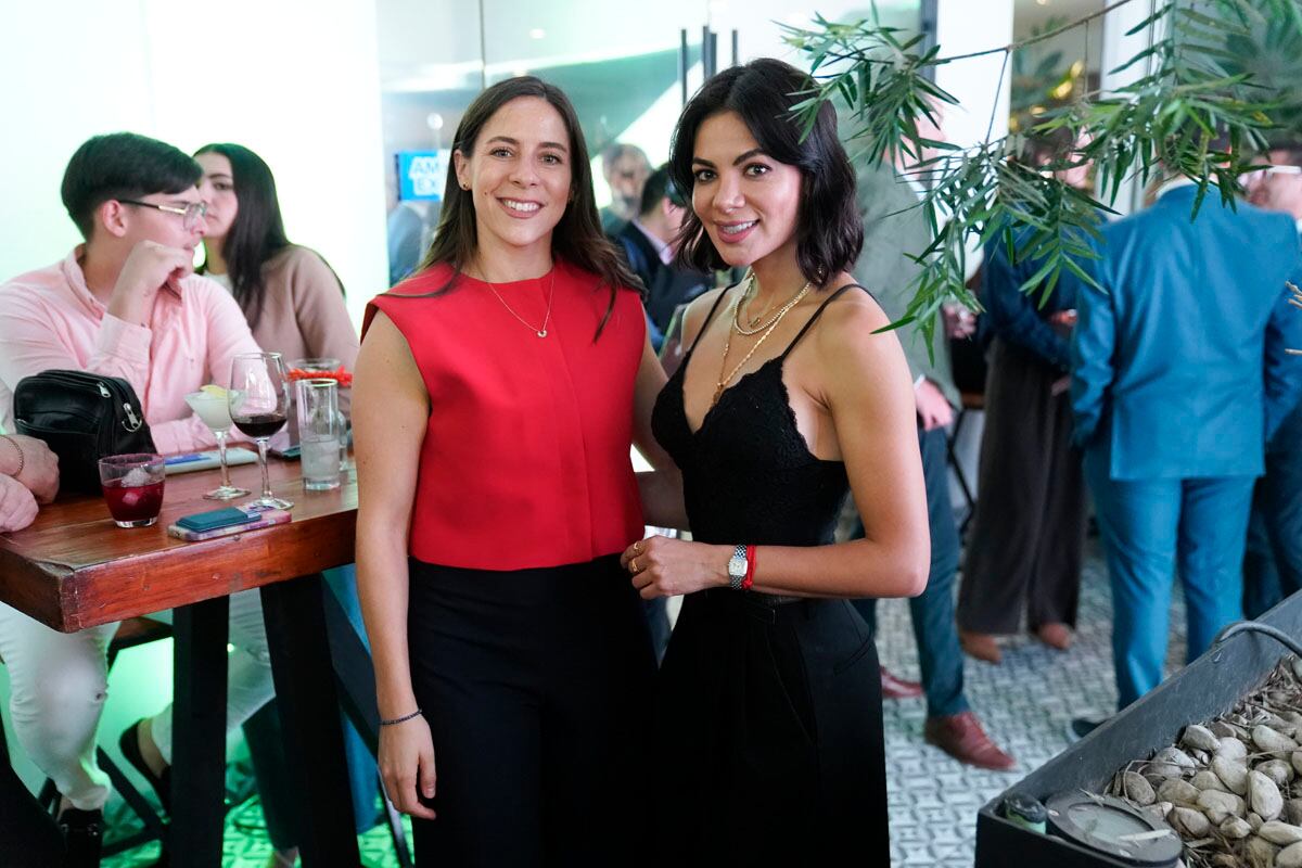Paola Stern y Adriana Leal. (Foto: Héptor Arjona)