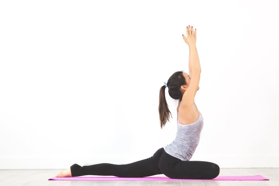 5 posturas de yoga para el dolor de espalda tras un día de home office