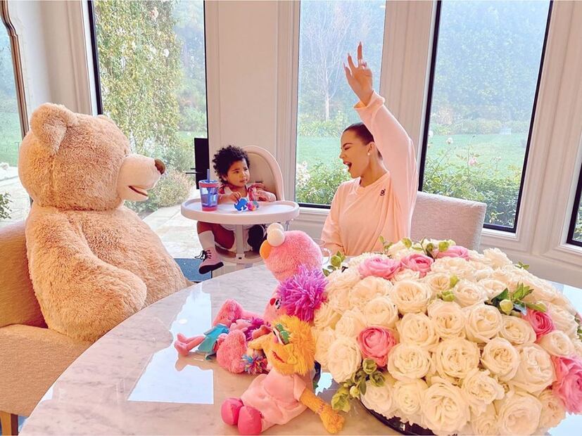 Video: Khloé Kardashian y True derriten la web con tierno baile 