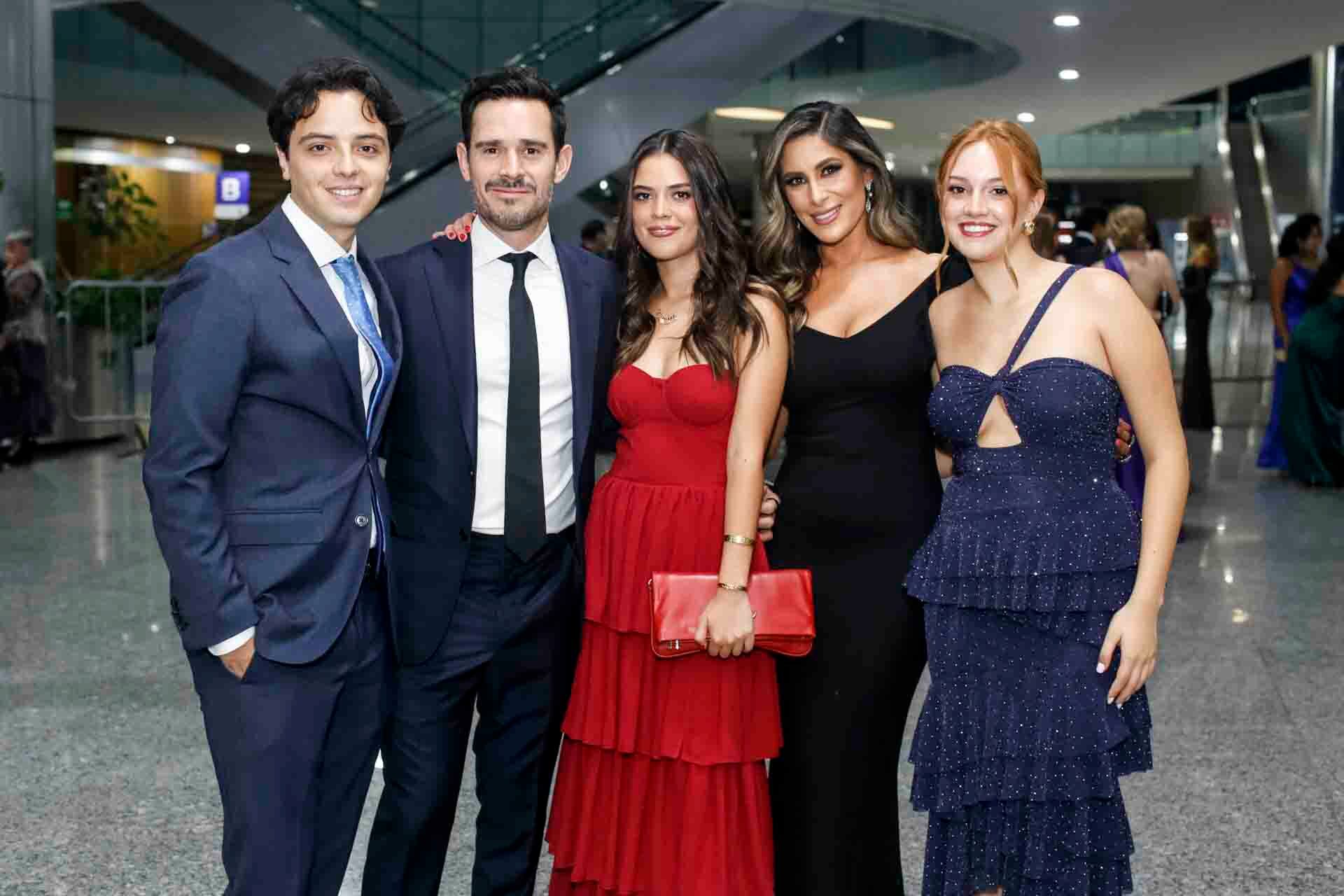 Salvador Ortega, Alfonso Barbosa, Luciana Barbosa, Melissa López y Roberta Barbosa. (Foto: Esteban Torreblanca)