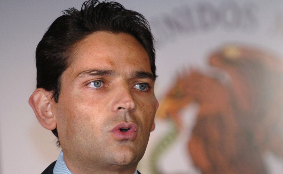 Hijo de Juan Camilo Mouriño se gradúa de la preparatoria