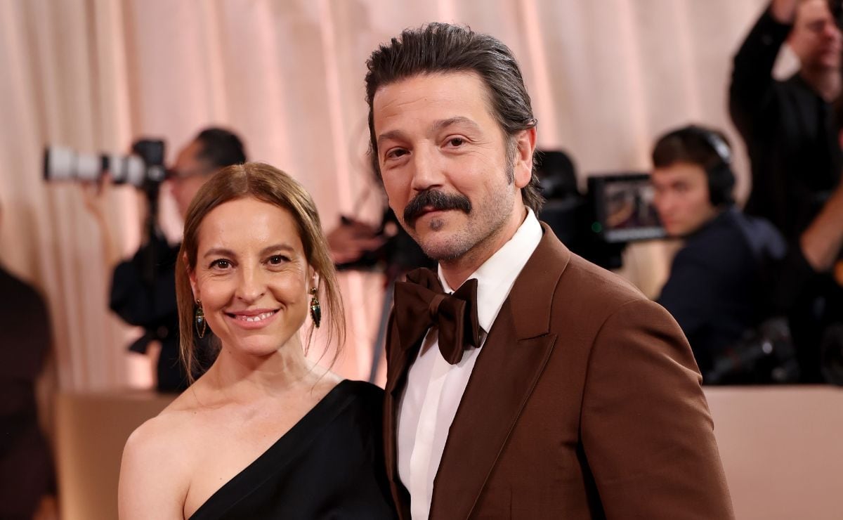 Marina de Tavira y Diego Luna en los Golden Globes 2026 / Foto: Getty Images