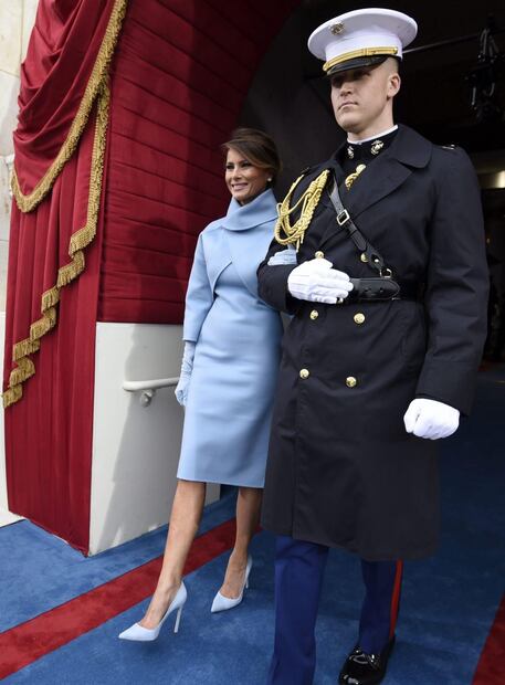 El primer atuendo de Melania Trump como primera dama de Estados Unidos 