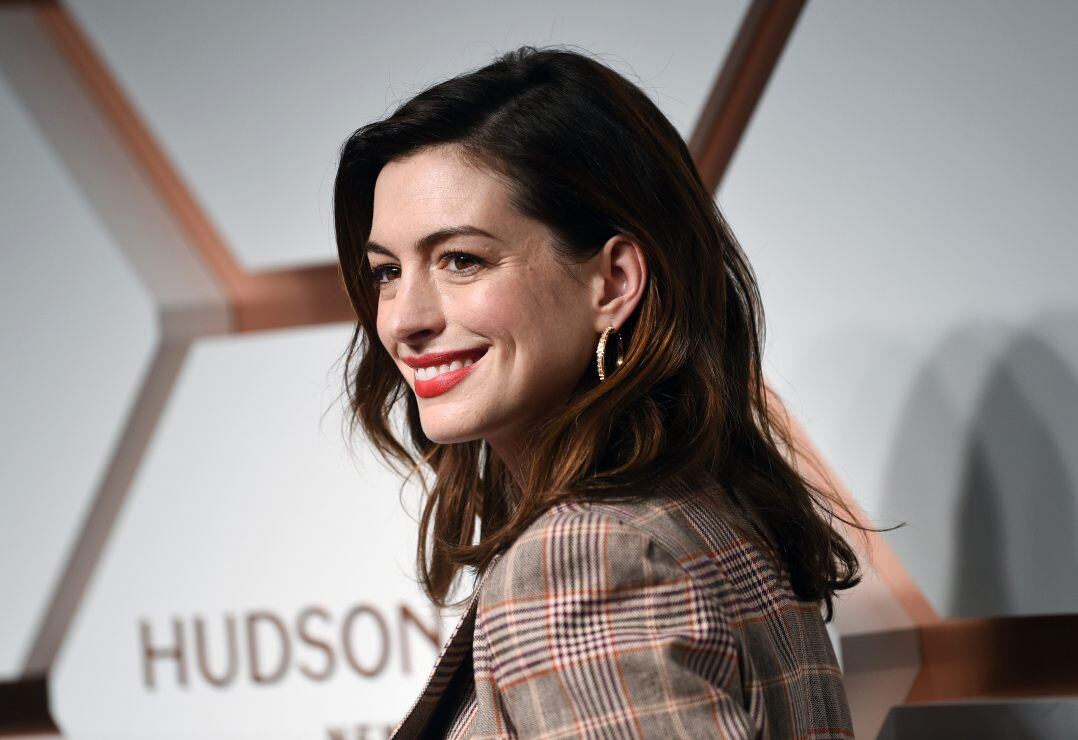 Anne Hathaway festeja 20 años de "The Princess Diaries" con fotos inéditas 