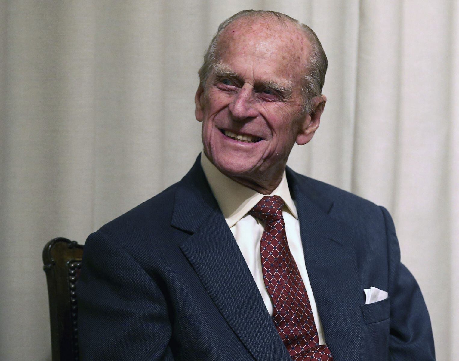 Internan a Felipe de Edimburgo en Londres