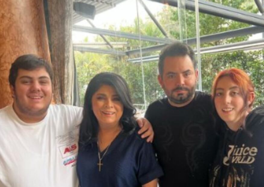 Instagram: @victoriaruffo