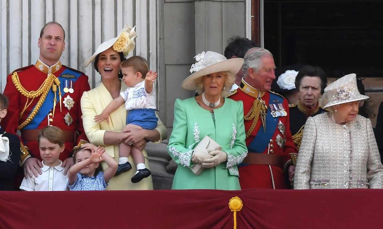 ¿Cuál es el millonario sueldo que reciben las monarquías del mundo?