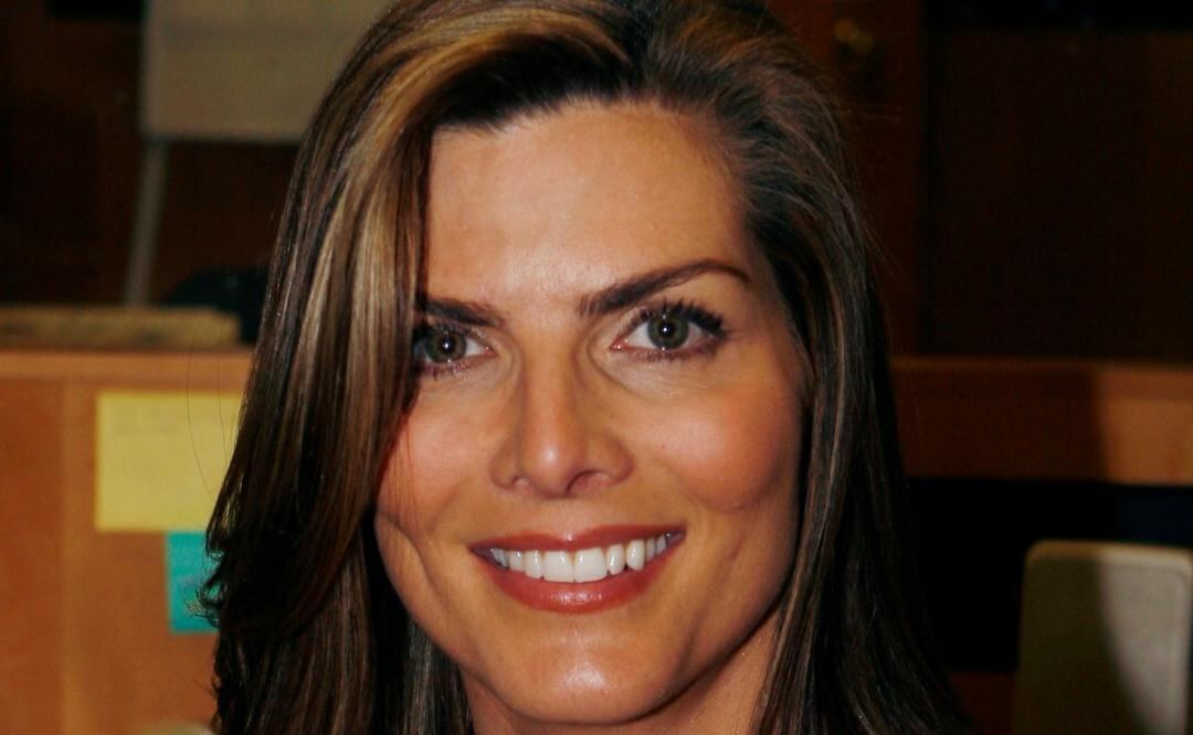 Montserrat Oliver revela que se divorció virgen y cuenta cómo cayó rendida a Yolanda Andrade