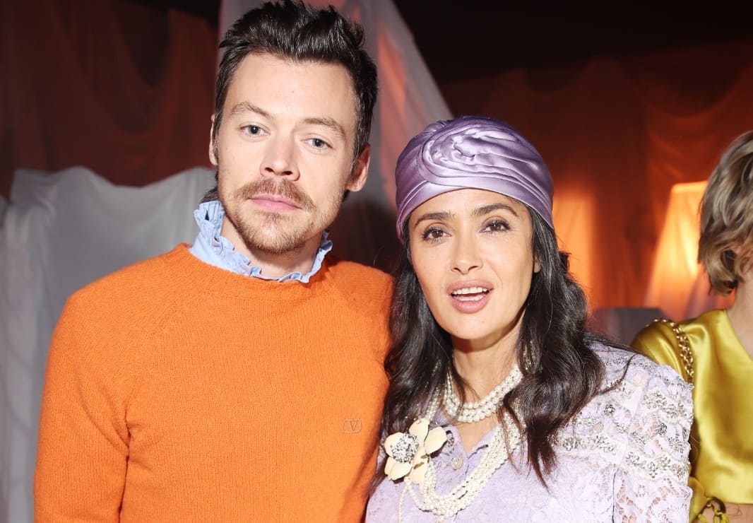 Harry Styles y Salma Hayek protagonizan inesperado encuentro en París