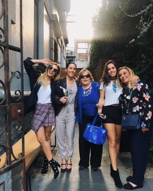 Michelle Salas, la fashion icon se une al movimiento #tiedtogether