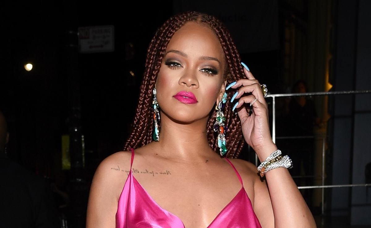 Rihanna posa en atrevida lencería mientras se rumora su regreso con Drake