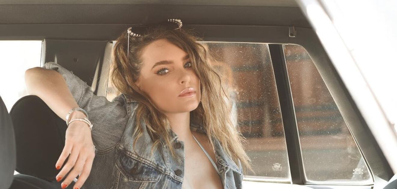 Belinda presume abdomen de infarto 