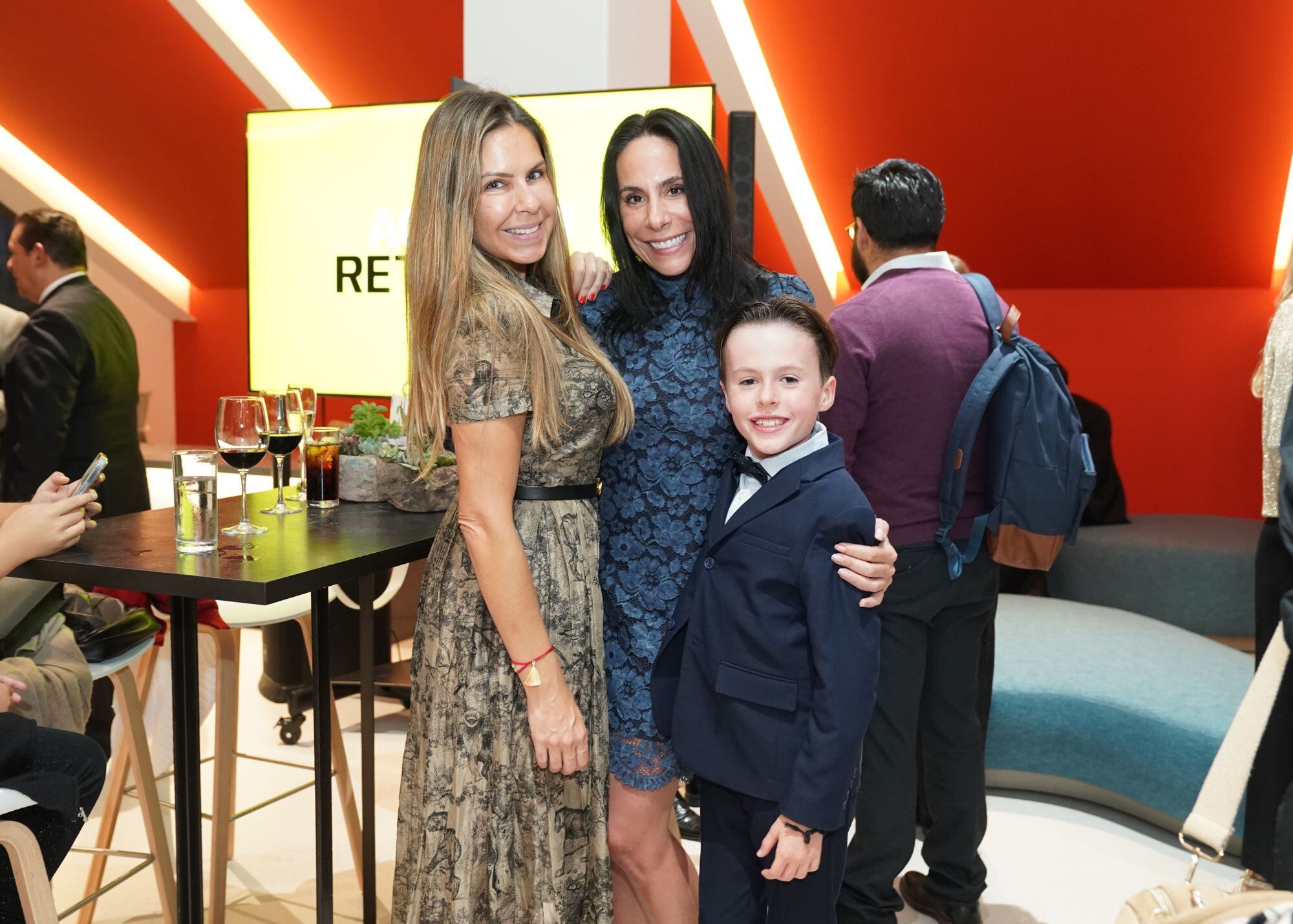 Evelia Peralta, Sonia Arias y Sebastián. (Foto: Héptor Arjona para VIP)