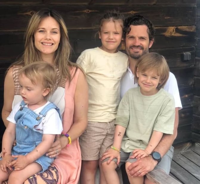 El príncipe Carlos Felipe y Sofía de Suecia con sus tres hijos / Foto: Instagram @prinsparet